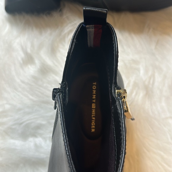- NWOT Tommy Hilfiger Wright Booties - Picture 5 of 7